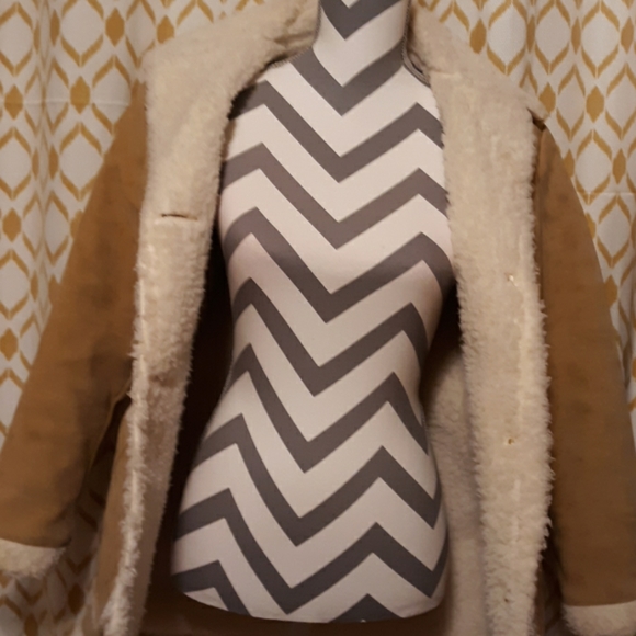 Wiman....Coat - Picture 5 of 7